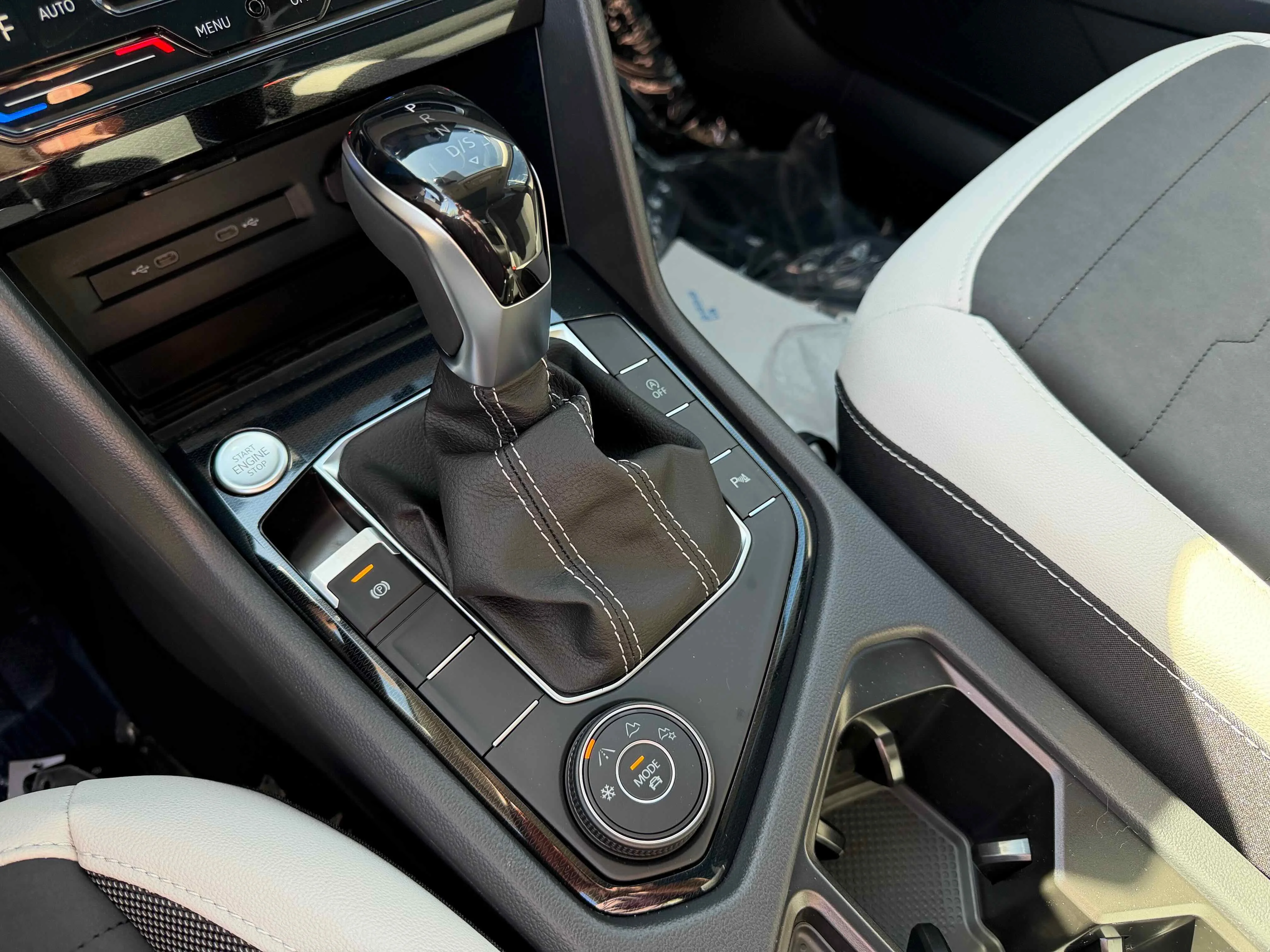 New 2026 Pure White Volkswagen SE image 21