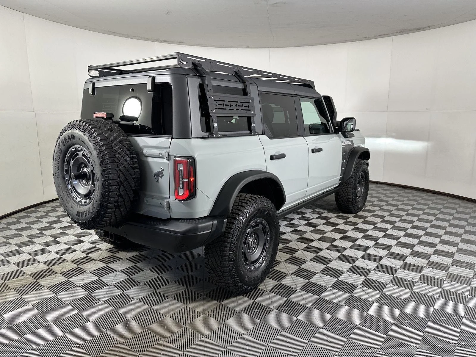 Used 2023 Cactus Gray Ford Everglades Advanced image 33