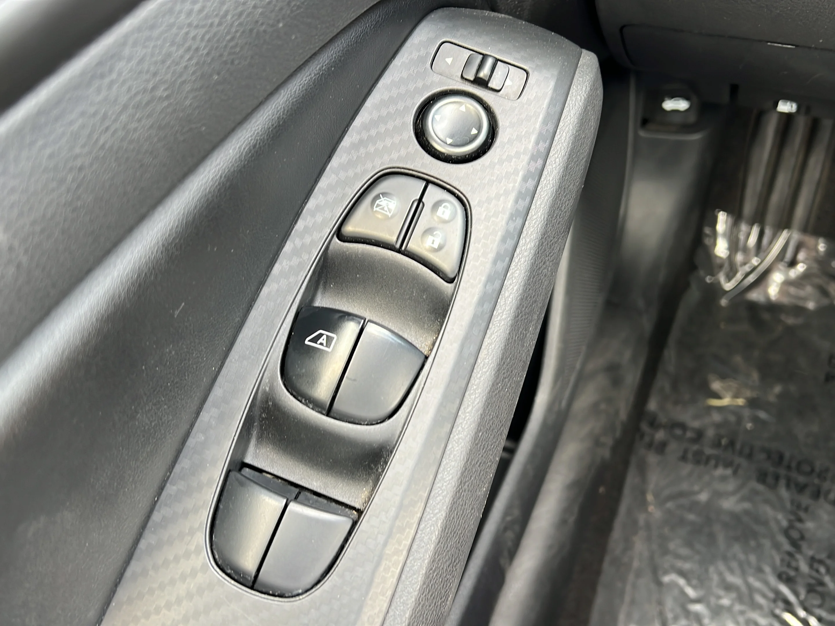 Used 2025 Super Black Nissan SV image 18