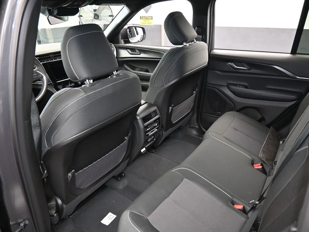 New 2026 Baltic Gray Metallic Clearcoat Jeep Laredo X image 30