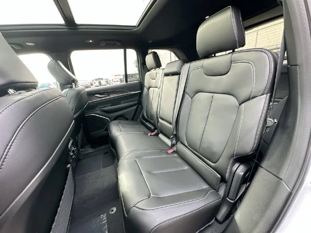 New 2026 Bright White Clear-Coat Exterior Paint Jeep Limited image 26