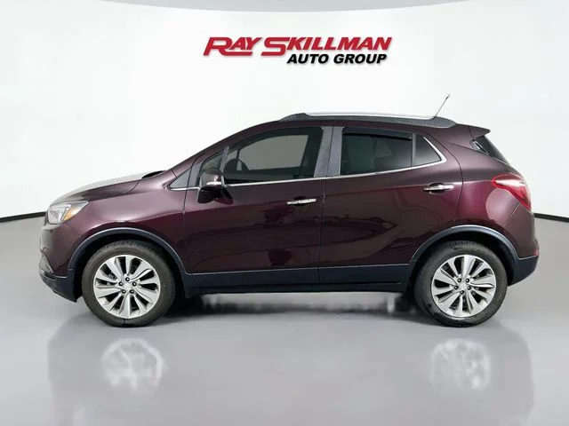 Used 2018 Red Buick Preferred image 4