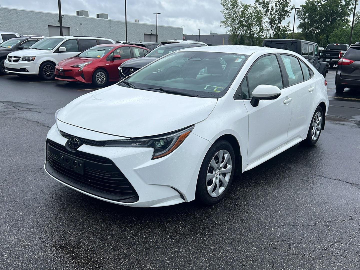 Used 2023 Ice Cap Toyota LE image 2
