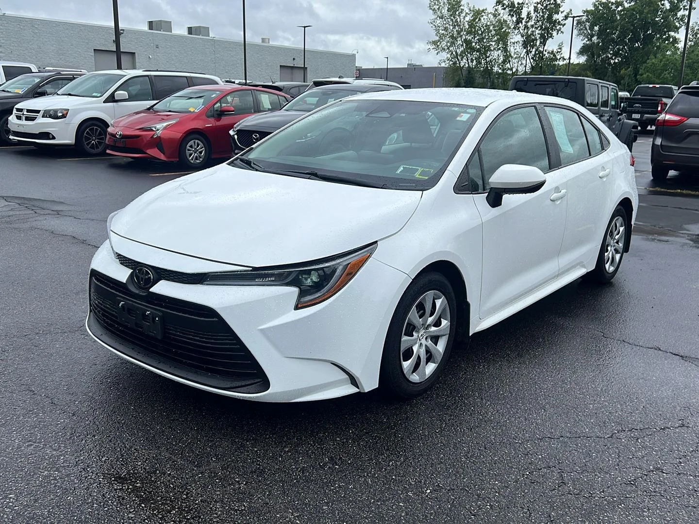 Used 2023 Ice Cap Toyota LE image 2