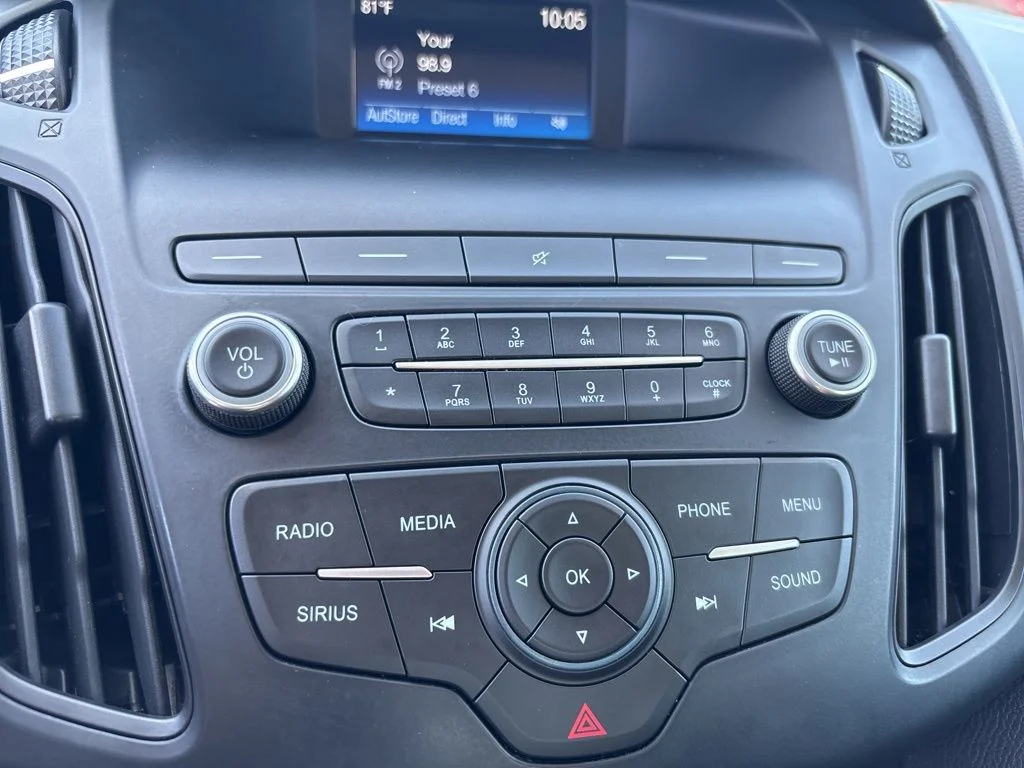 Used 2018 Gray Ford SE image 23