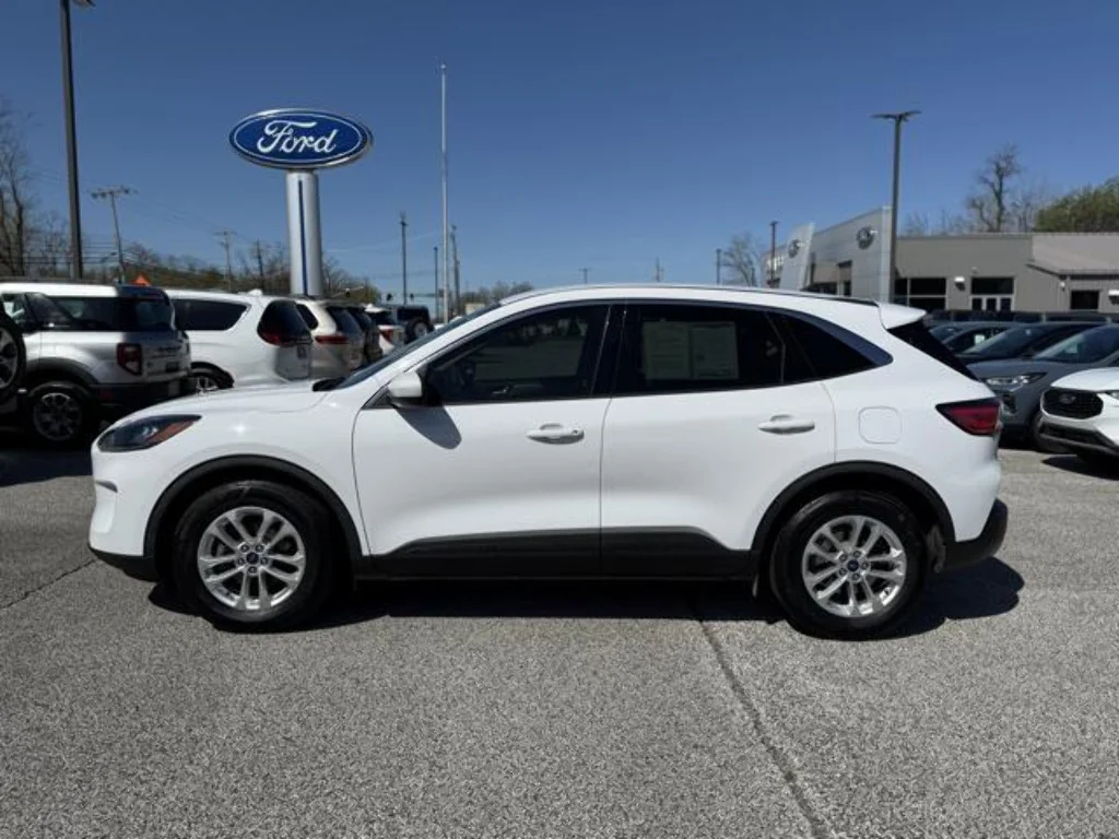 Certified Used 2020 Oxford White Ford SE image 2