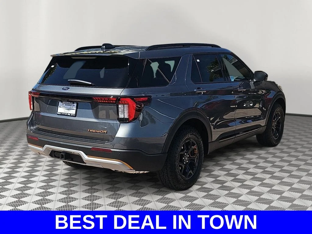 New 2026 Carbonized Gray Metallic Ford Tremor® image 3