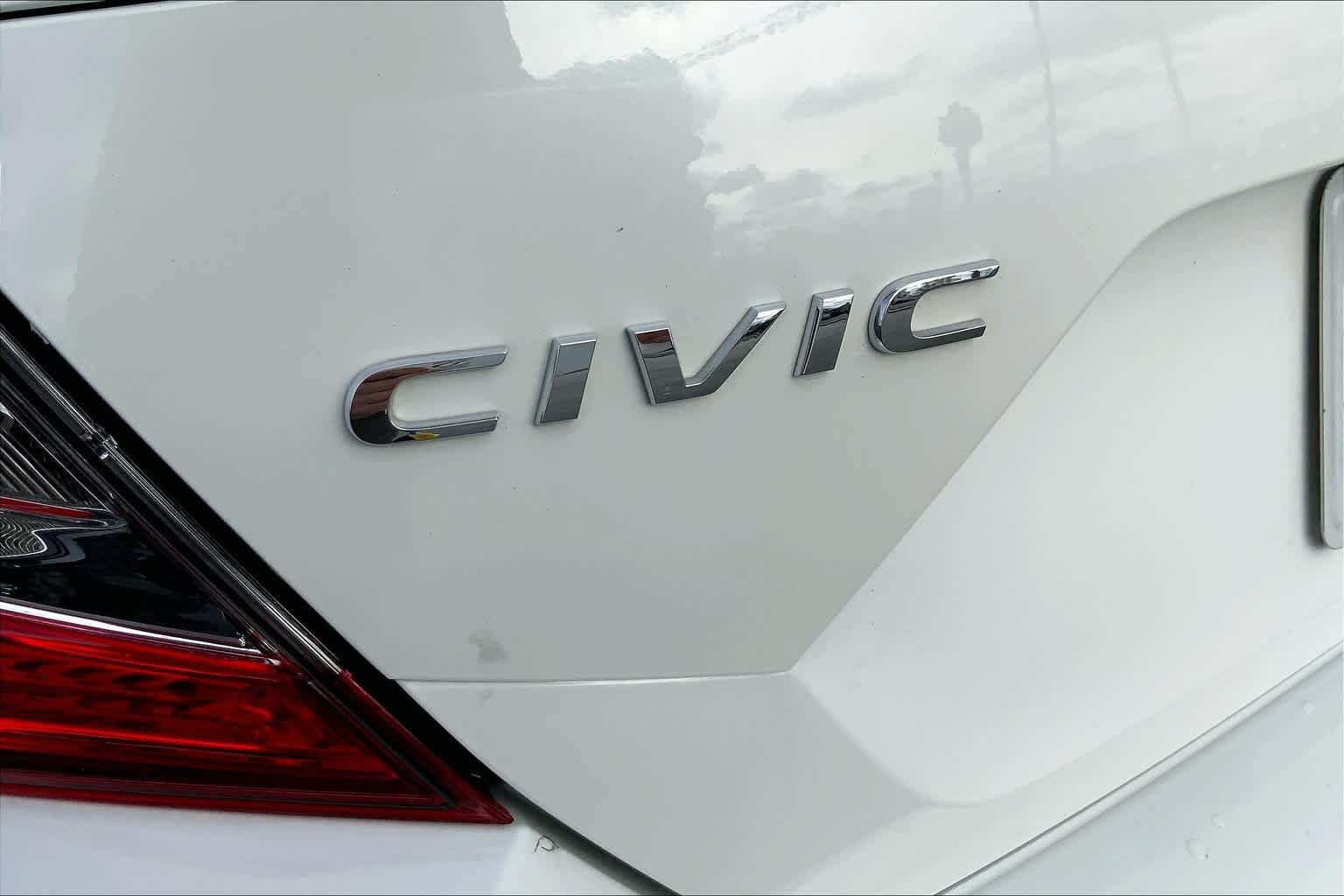 Used 2019 Platinum White Pearl Honda Sport image 9