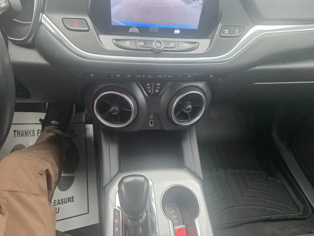 Used 2019 Kinetic Blue Metallic Chevrolet Base image 17