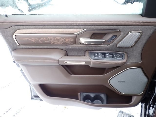 New 2026 Diamond Black Crystal Pearlcoat RAM Limited image 15