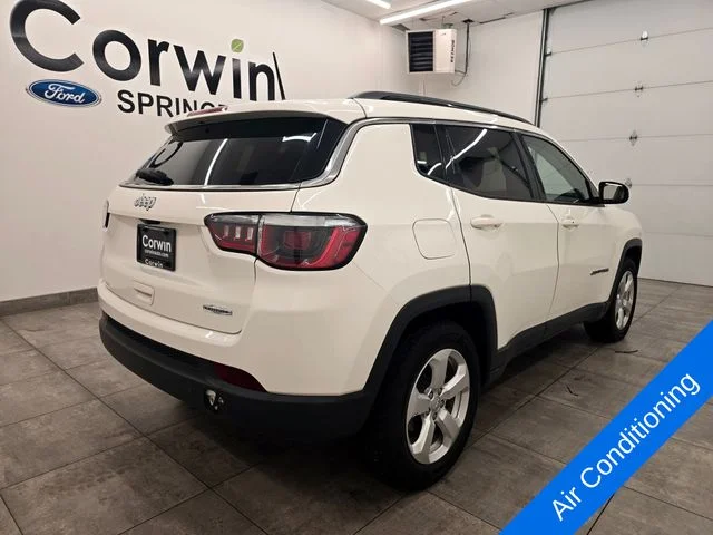 Used 2018 White Clearcoat Jeep Latitude image 5