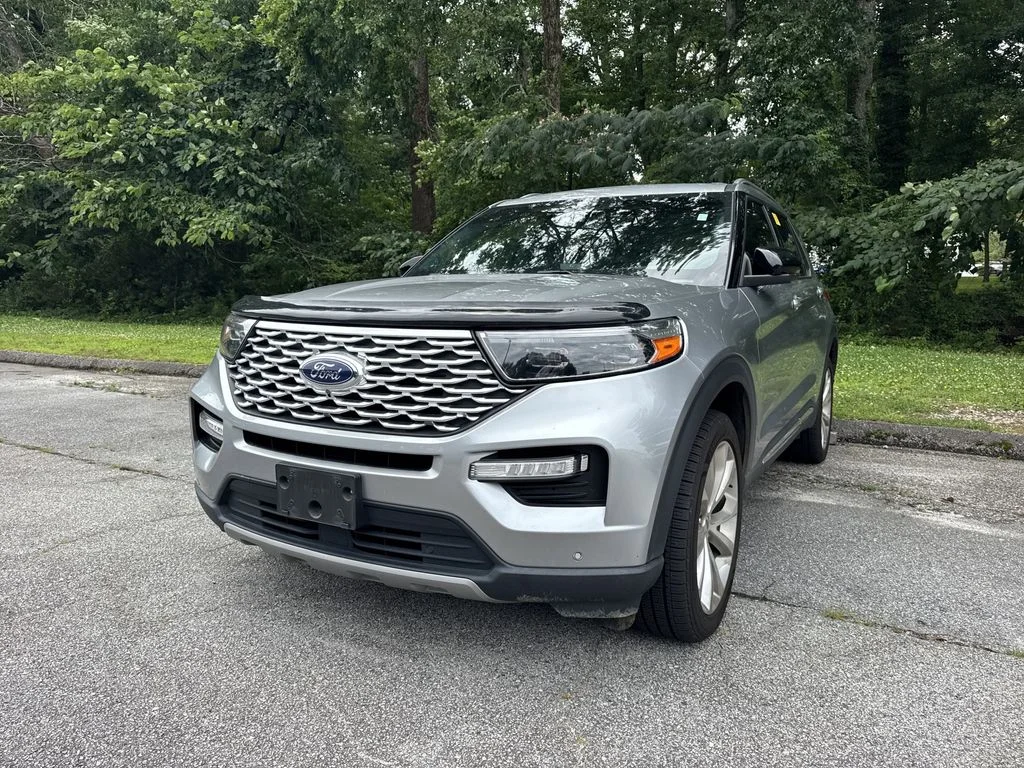Used 2023 Silver Ford Platinum image 3