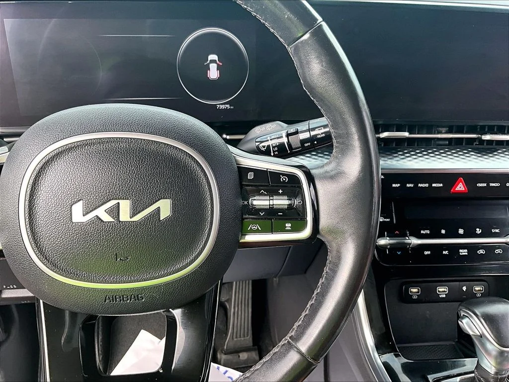 Used 2022 White Kia SX Prestige image 19