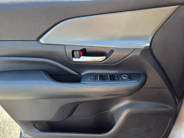 Used 2025 Silver Toyota XLE image 33