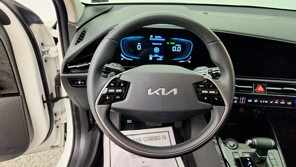 Used 2024 Snow White Pearl Kia EX FWD image 13