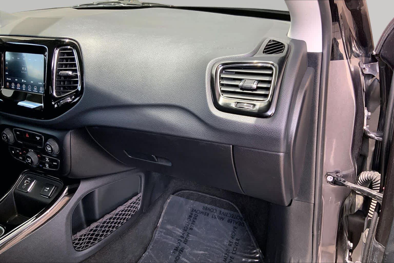 Used 2019 Granite Crystal Metallic Clearcoat Jeep Altitude image 19