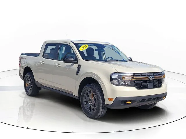 Used 2024  Ford Lariat image 3