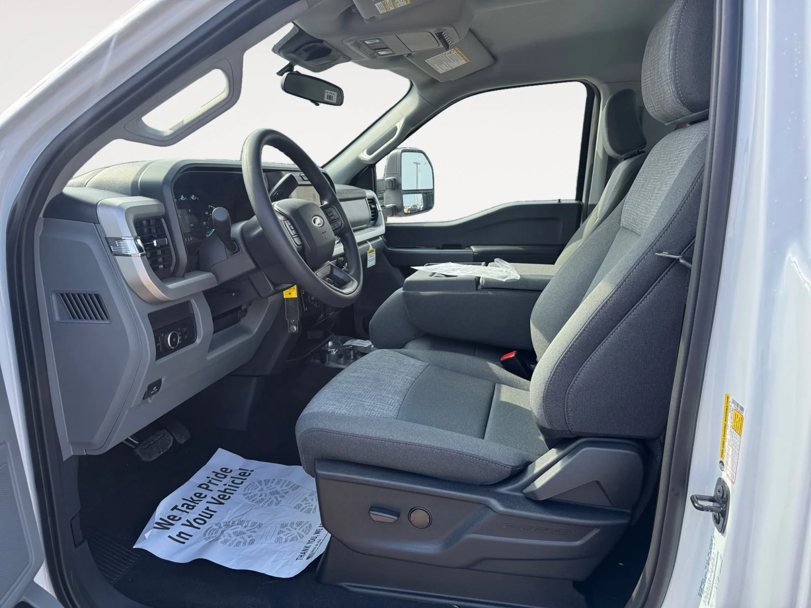 2025 Ford F-350 Super Duty XLT - Photo 17