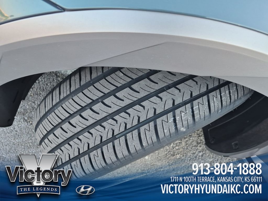 Used 2023 Green Hyundai Limited image 29