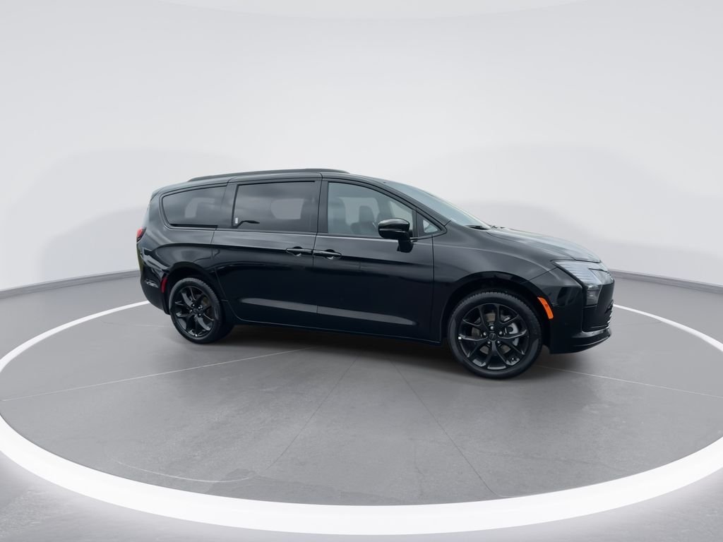 2027 Chrysler Pacifica Limited - Photo 9