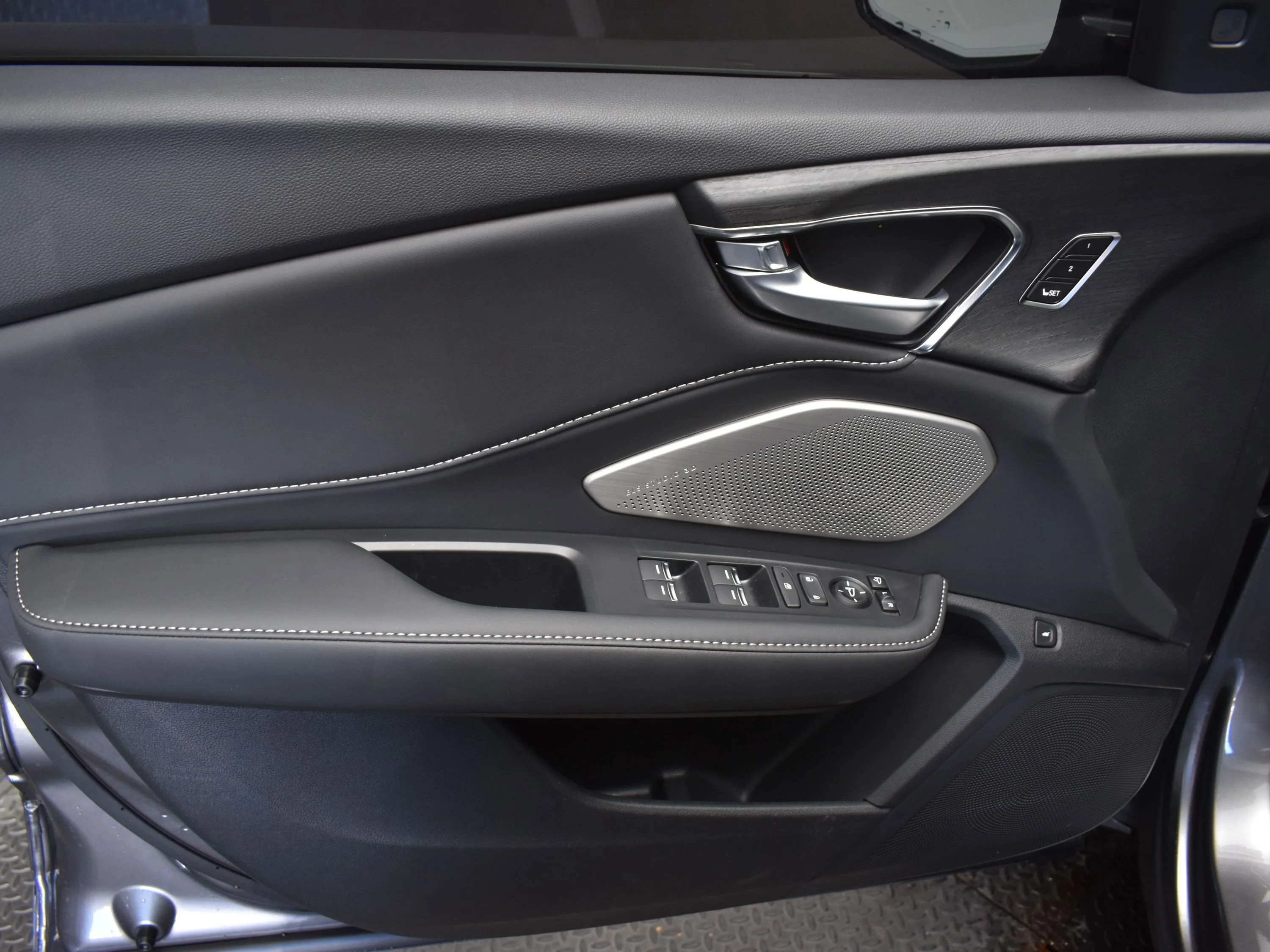New 2026 Liquid Carbon Metallic Acura w/Advance Package image 7