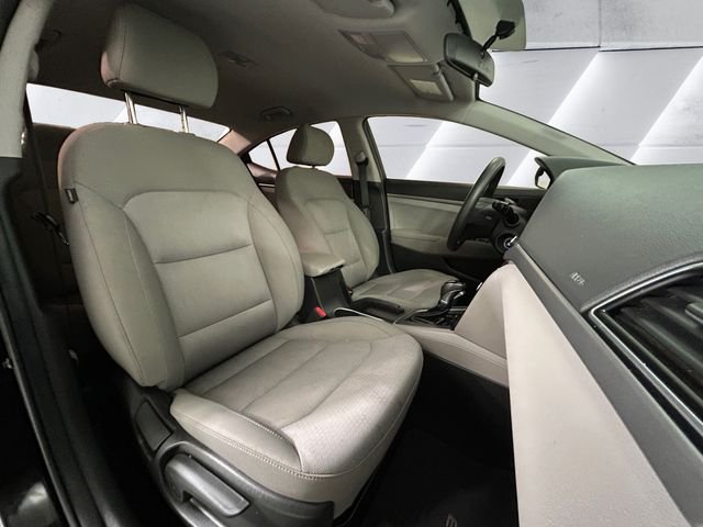 Used 2017 Black Hyundai SE image 14