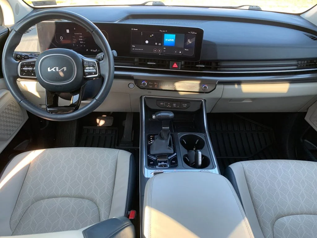Used 2025 White Kia SX image 16