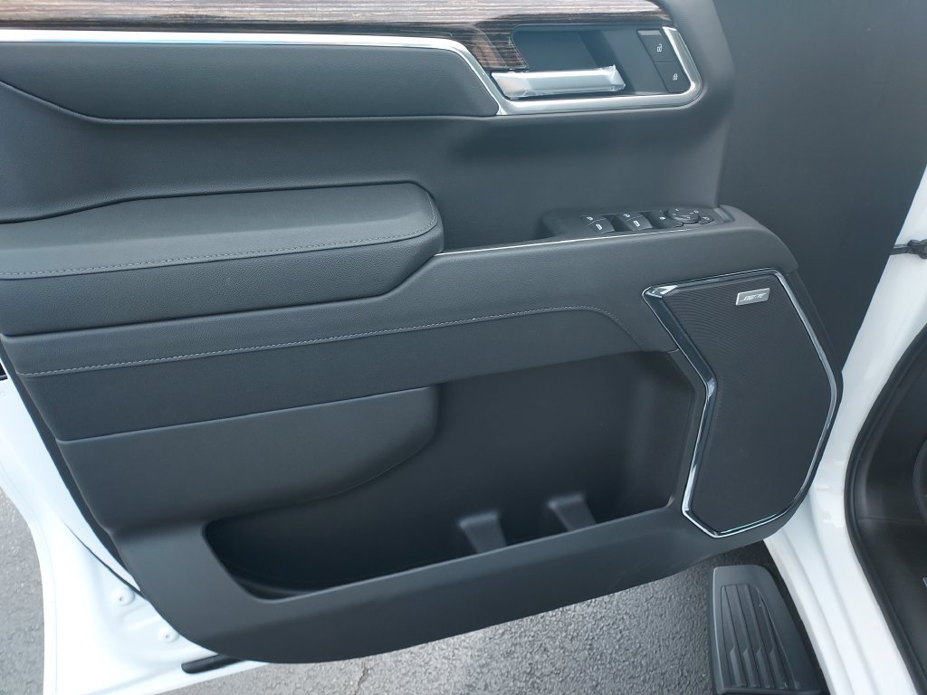 New 2026 Summit White GMC Elevation image 12