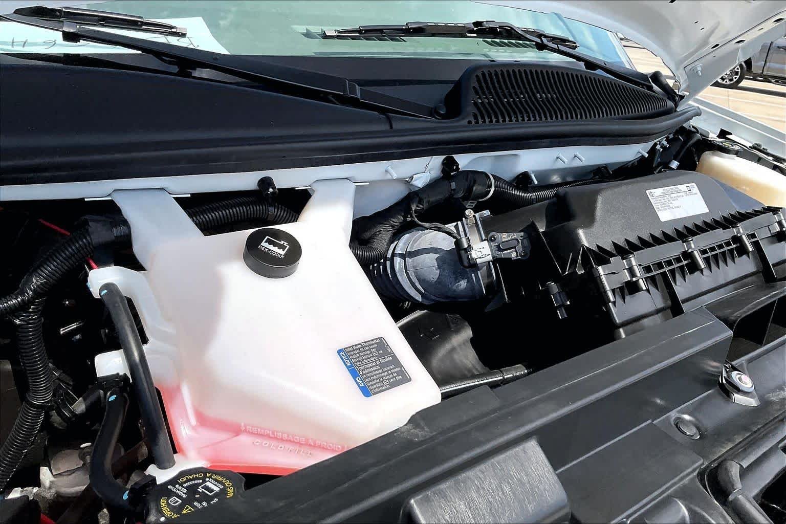2025 GMC Savana Cargo Work Van - Photo 29