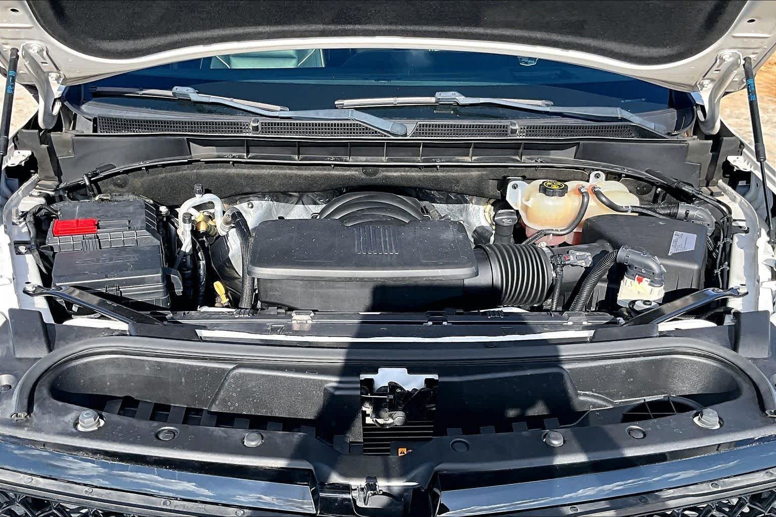 Used 2021 Crystal White Tricoat Cadillac Sport image 29