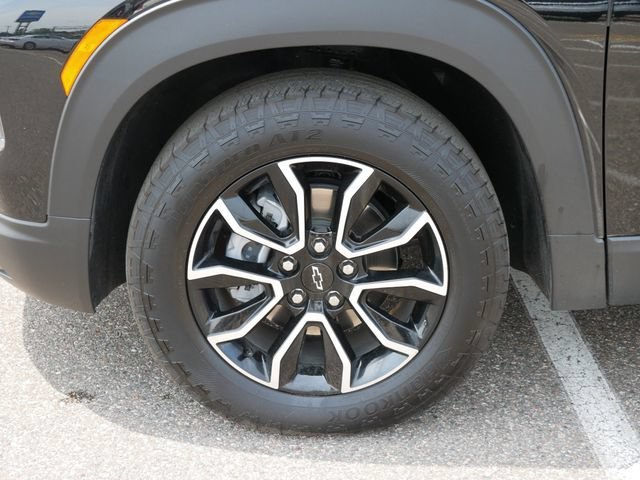 New 2026 Mosaic Black Metallic Chevrolet ACTIV image 5