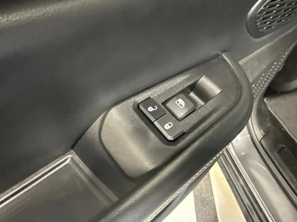 Used 2022 Gray Jeep Limited image 12