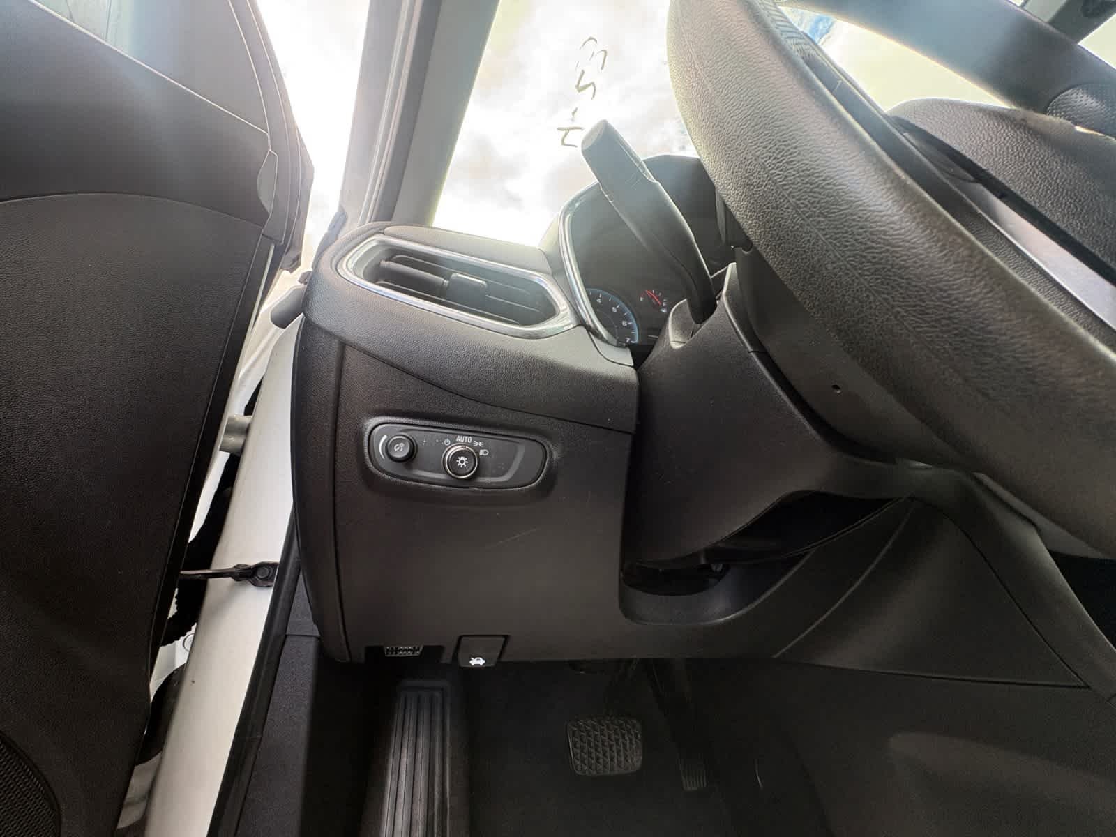 Used 2019 Summit White Chevrolet LS image 33