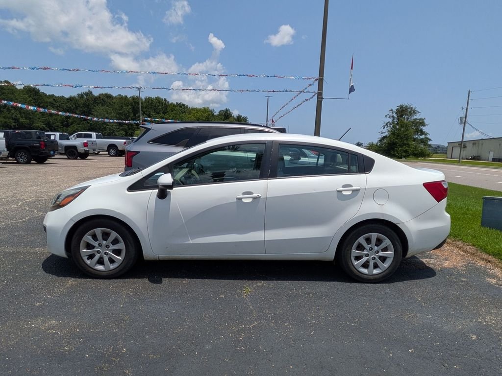 Used 2014 White Kia LX image 2