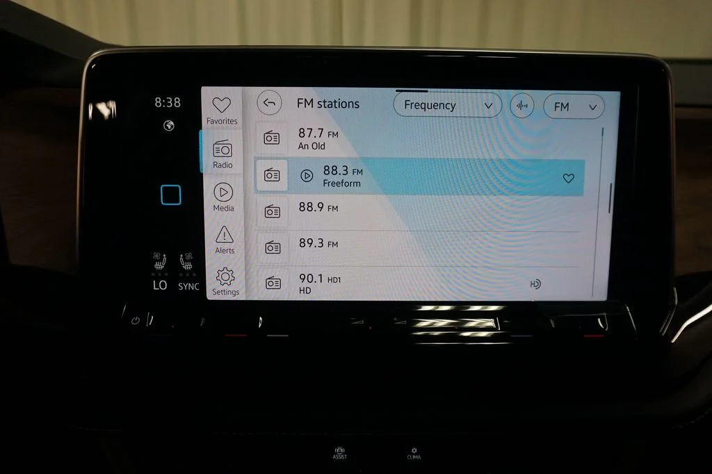 New 2026 Opal White Volkswagen 2.0T SE w/Technology image 11