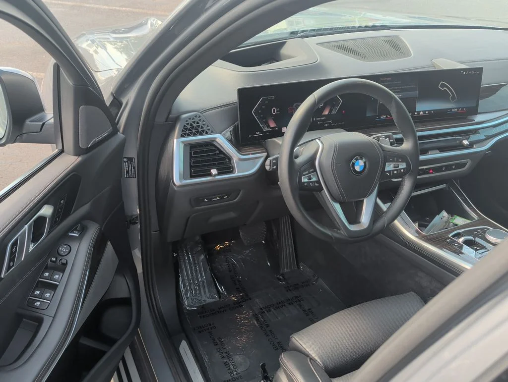 Used 2026 Gray BMW xDrive40i image 10