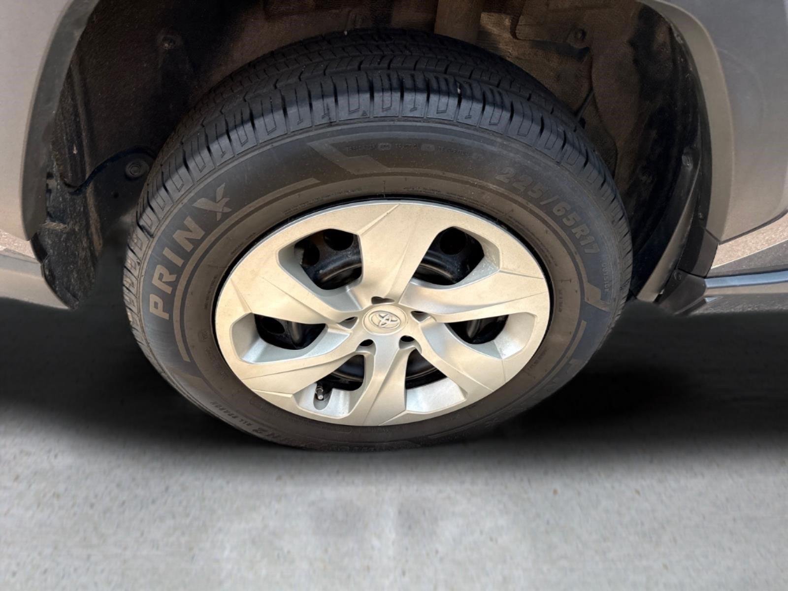 Used 2022 Magnetic Gray Metallic Toyota LE image 17
