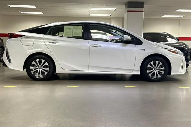 Certified Used 2021 Wind Chill Pearl Toyota  image 3