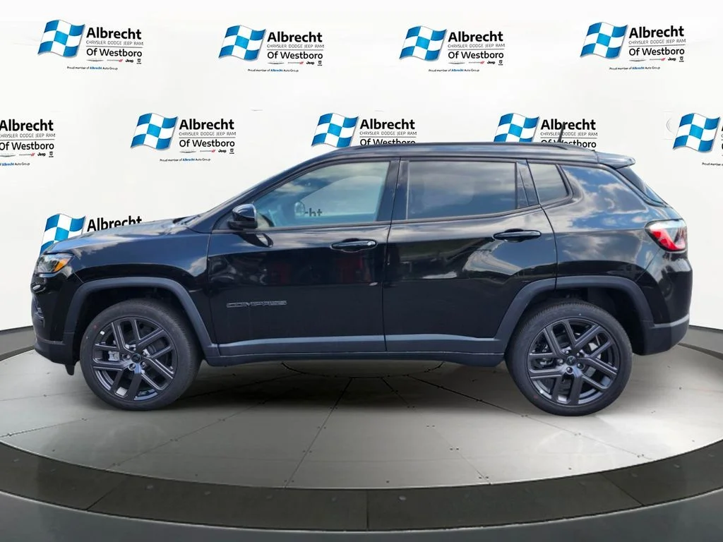 New 2026 Diamond Black Crystal Pearlcoat Jeep Limited image 2