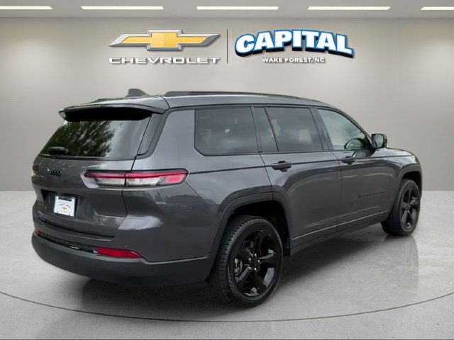 Used 2023 Gray Jeep Altitude image 5
