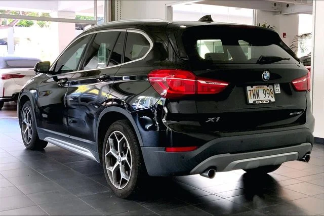 Used 2019 Jet Black BMW sDrive28i image 5