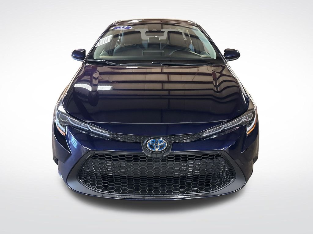 Used 2022  Toyota LE image 8