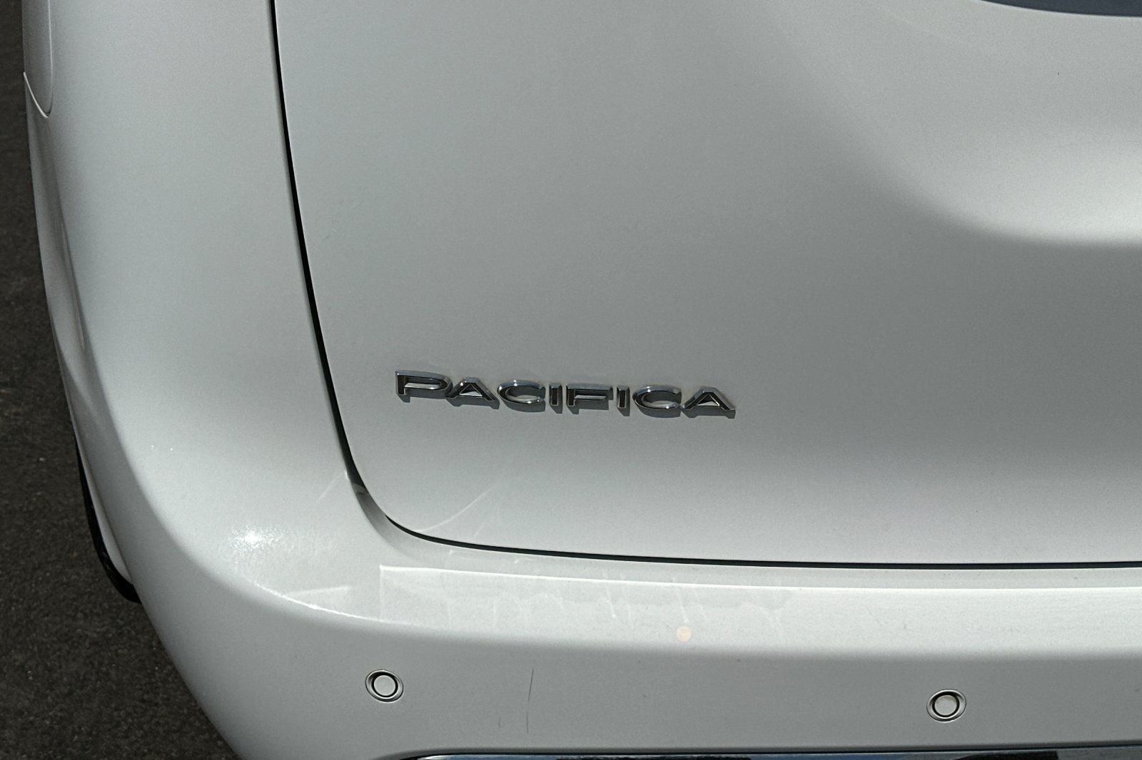 Used 2025 White Chrysler Select image 32