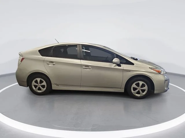 Used 2015 Silver Toyota Three image 2