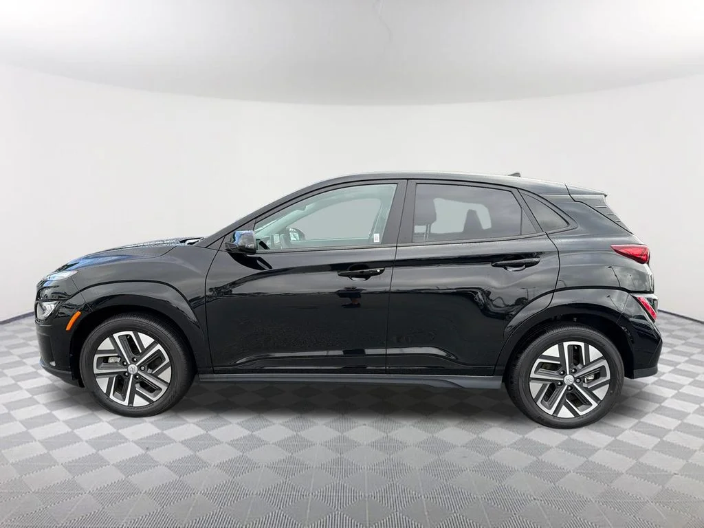 Used 2023 Black Hyundai Limited image 8