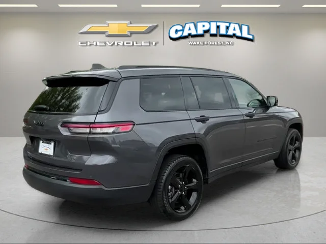 Used 2023 Gray Jeep Altitude image 5