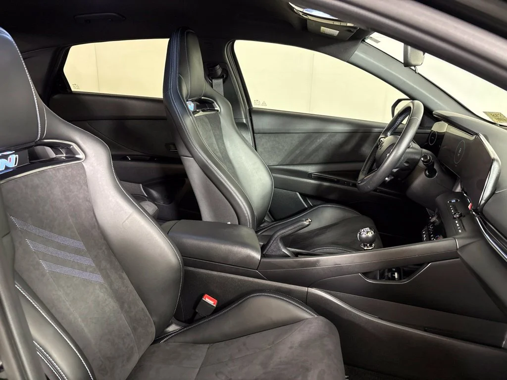 Used 2025 Black Hyundai Base image 19