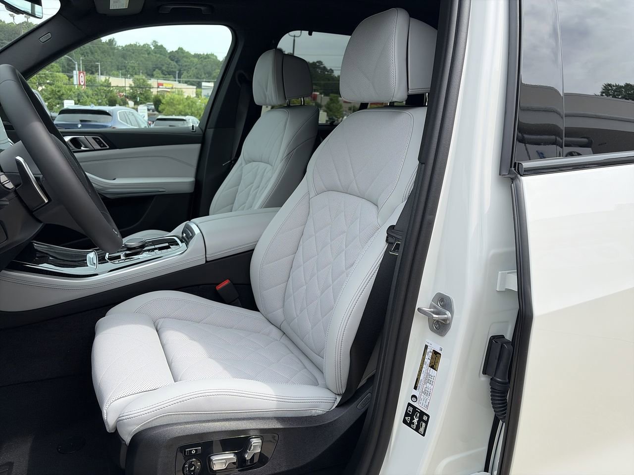 New 2026 Alpine White BMW xDrive40i image 14