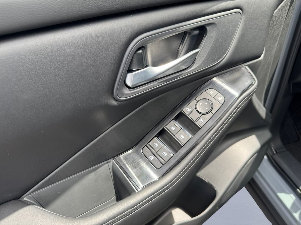New 2026 Boulder Gray Pearl Nissan SV image 9