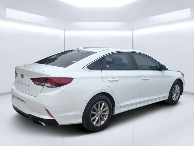 Used 2019 White Hyundai SE image 3